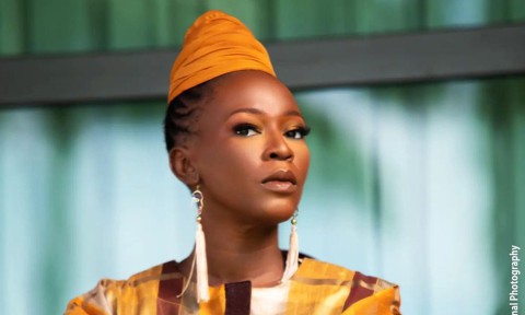 Pépé Oléka surprend (agréablement) son public avec Jojolo!