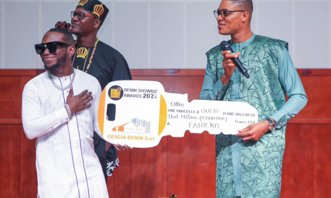 BÉNIN SHOWBIZ AWARDS 2022 : Fanicko remporte une parcelle de 8 millions de FCFA !