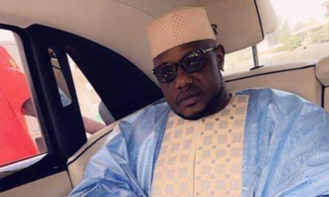 L’arrivée du roi 12 12 à Abidjan secoue la toile !